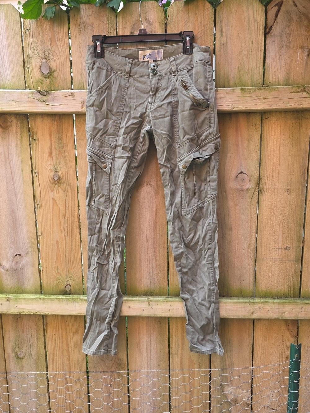 Jolt  Cargo Pants in Olive